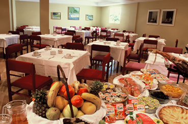 Desayuno buffet Hotel Carlton Rioja